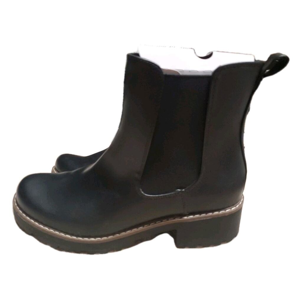 Universal Thread Women's Celina Black Chelsea Boots with Memory Foam Insole NWT - Picture 2 of 4